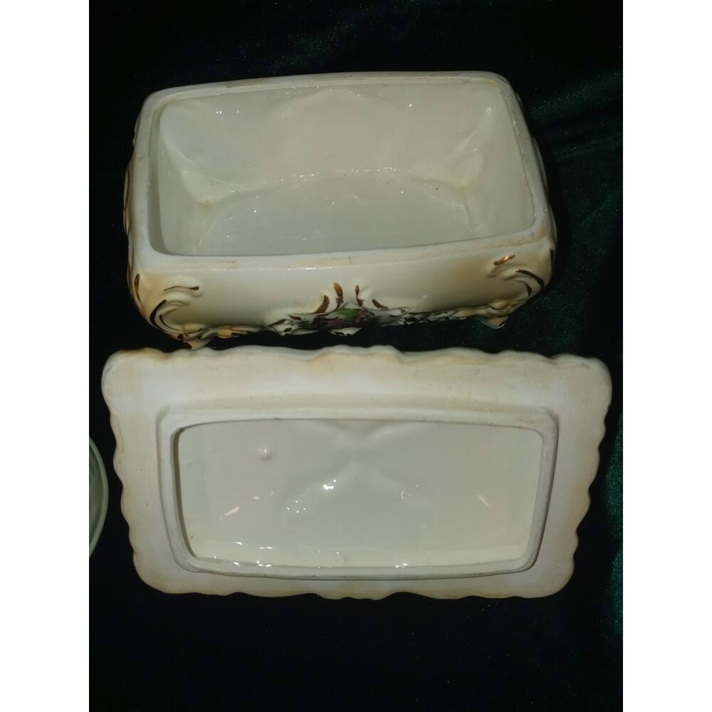Vintage Royal Sealy Trinket Box Victorian Couple Man Woman Cream Gold Tone Trim - Picture 4 of 9